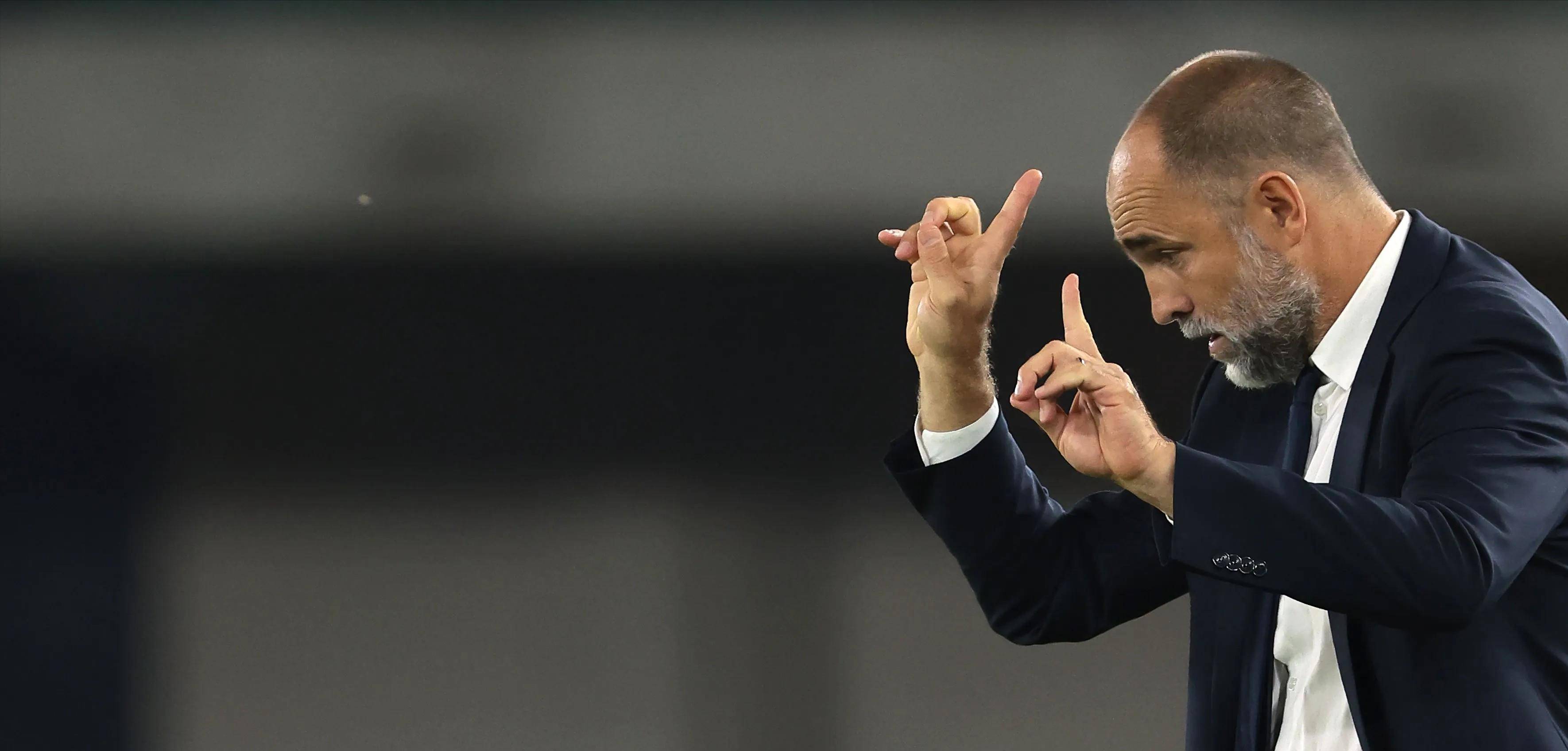 关于佛罗伦萨主帅下课，球队急需重整阵容的信息